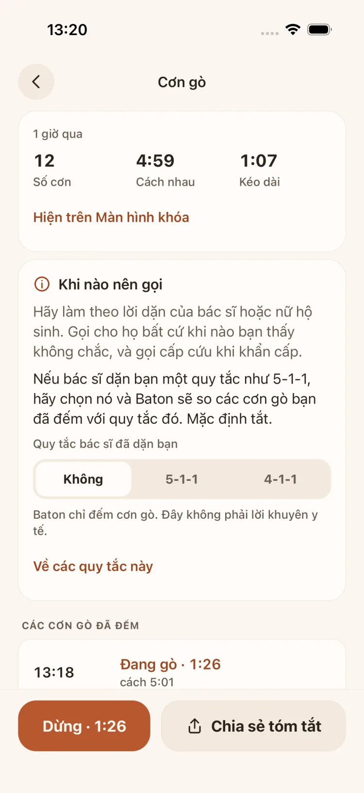 Màn hình Cơn gò bằng tiếng Việt: 1 giờ qua 12 cơn, cách nhau 4:59, kéo dài 1:07; thẻ Khi nào nên gọi với lựa chọn Không, 5-1-1, 4-1-1; nút Dừng 1:26 và Chia sẻ tóm tắt